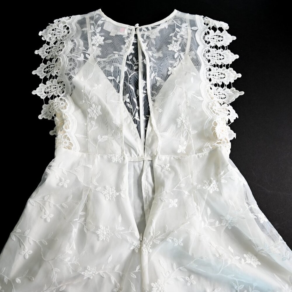 L'ATISTE By Amy Off White Lace Sheer Bodice Open Back Jumper - Size Small - Picture 10 of 14